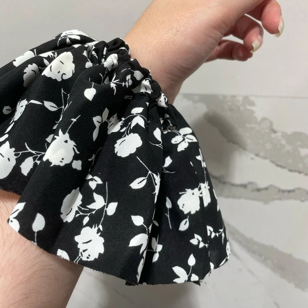 Oversized Black And White Floral Scrunchy